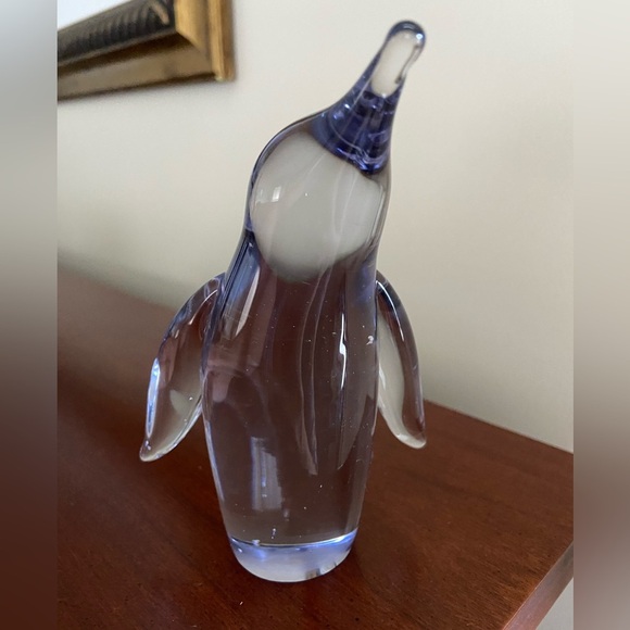 Neodymium Alexandrite Glass Penguin Subtle Color Change Art Glass - Picture 5 of 10